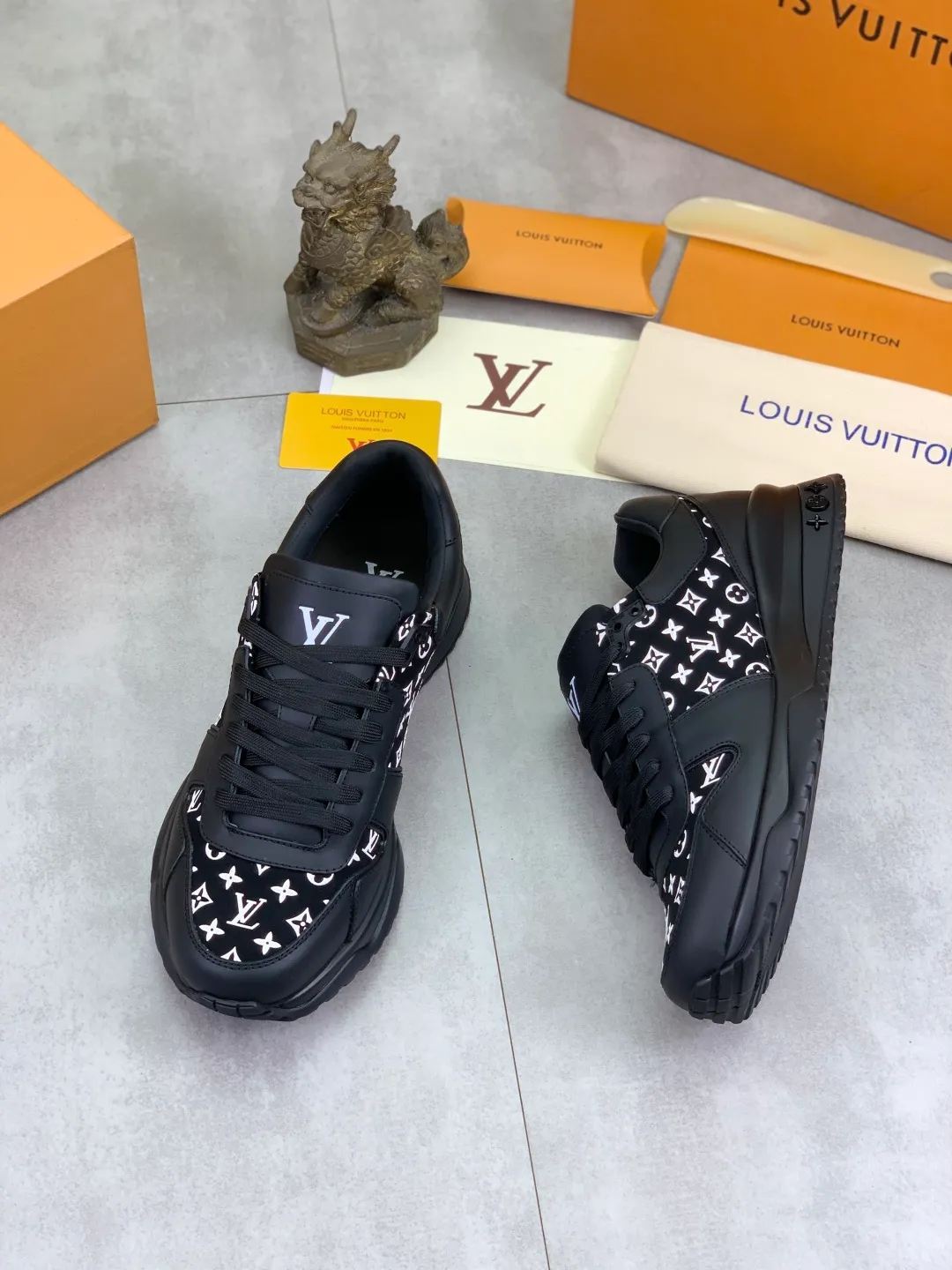Men's men's shoes 💰P680 new style 💶[LOUIS VUITTON] (original order) new style 🍀LV Louis Vuitton * - top version of LV classic trendy shoes! Use imported original cowhide and water-dyed cowhide lining. The latest original wear-resistant TPU combination outsole! High quality products! Multiple colors available, code number: 38-44 (45 46 customized)